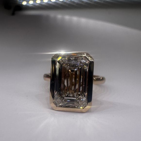 5.09 carat f vs1 emerald cut bezel solitaire diamond engagement ring - Picture 5 of 11